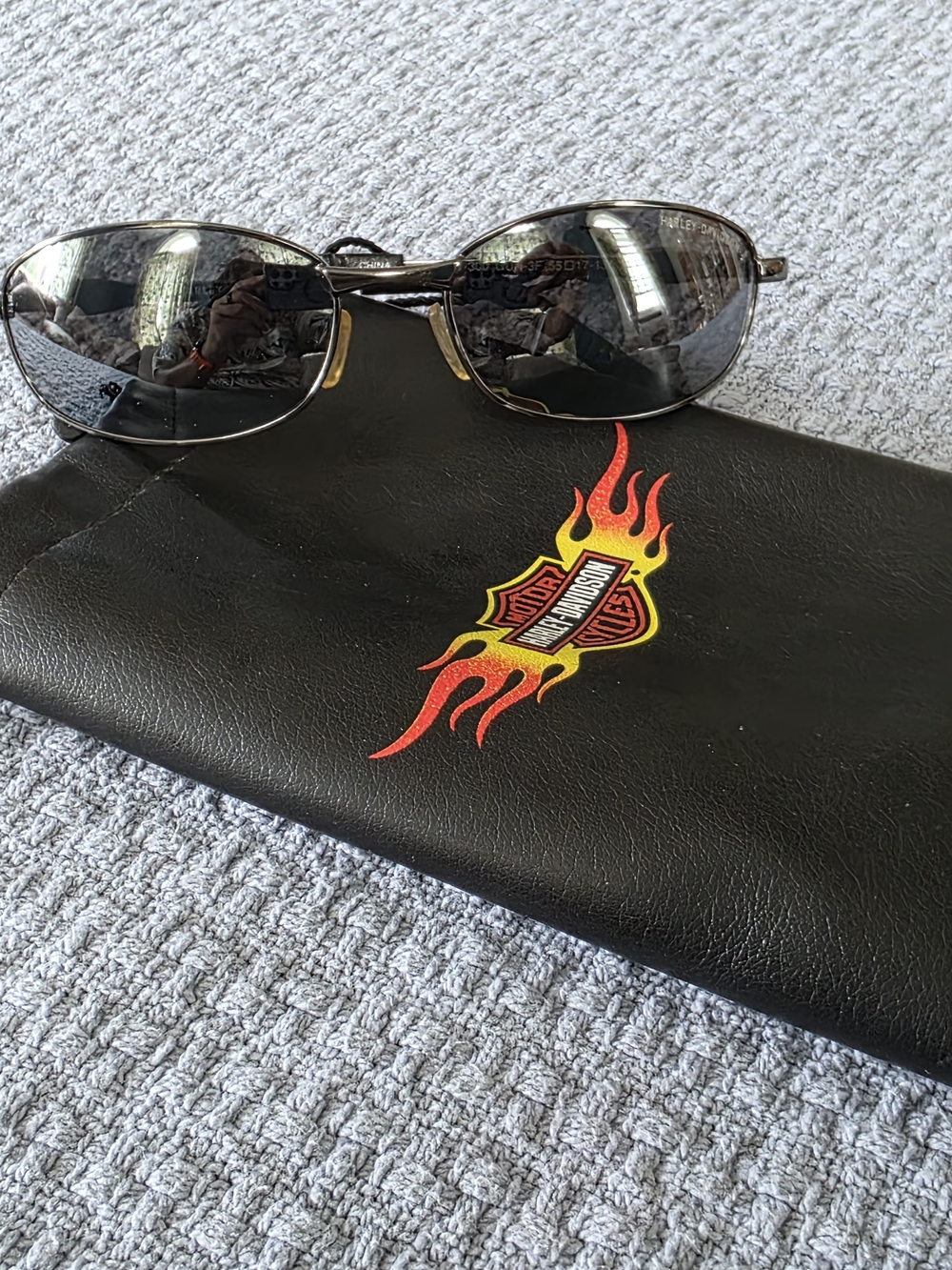 Harley-Davidson Oval Metal Frame Sunglasses in Gunmetal with Gray Lenses